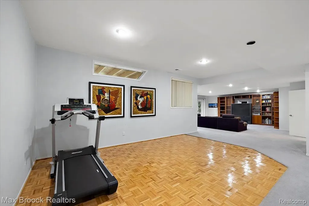 2295 Shore Hill Drive West Bloomfield Charter Township MI 48323