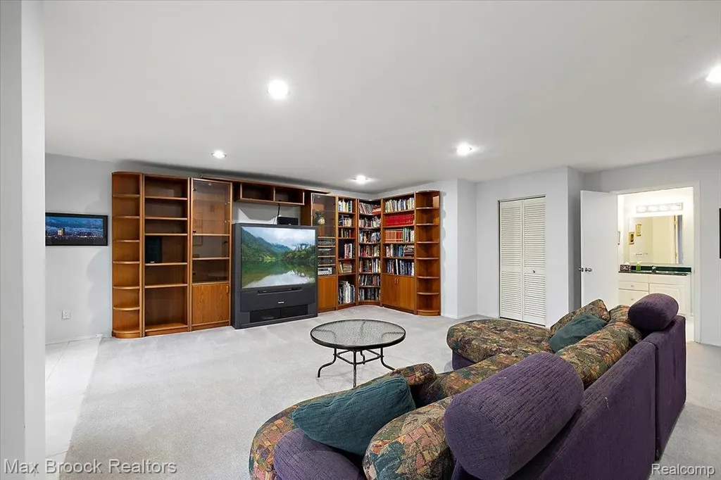 2295 Shore Hill Drive West Bloomfield Charter Township MI 48323