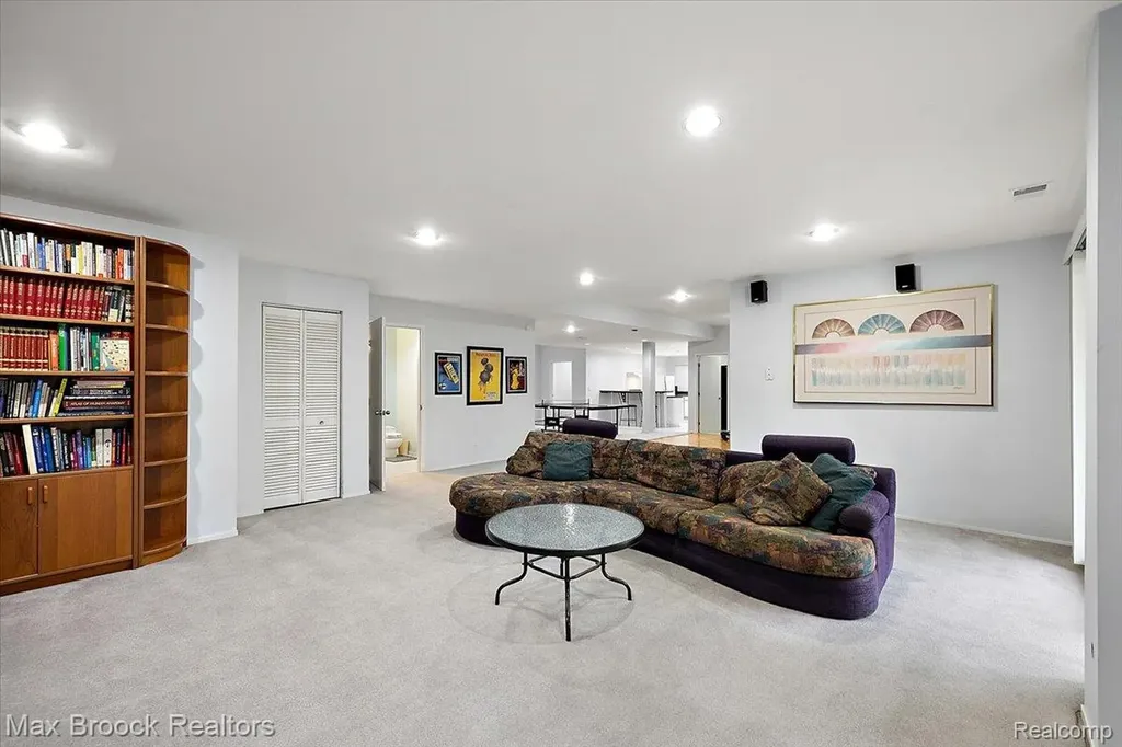 2295 Shore Hill Drive West Bloomfield Charter Township MI 48323