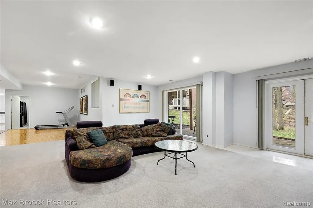 2295 Shore Hill Drive West Bloomfield Charter Township MI 48323