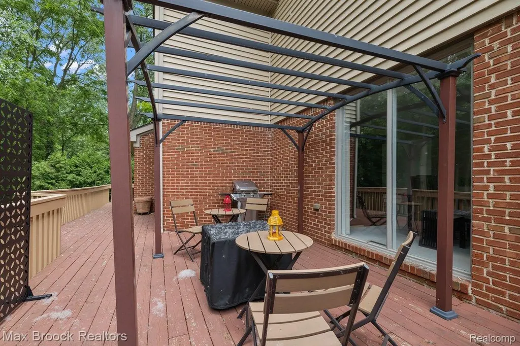 2295 Shore Hill Drive West Bloomfield Charter Township MI 48323