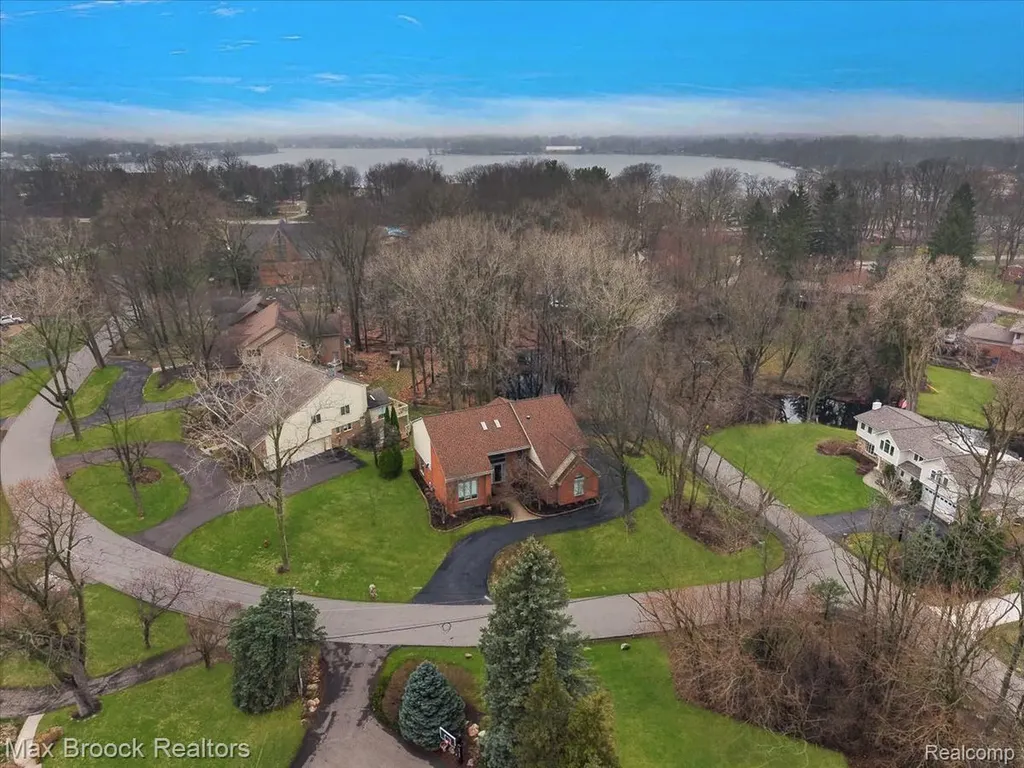 2295 Shore Hill Drive West Bloomfield Charter Township MI 48323