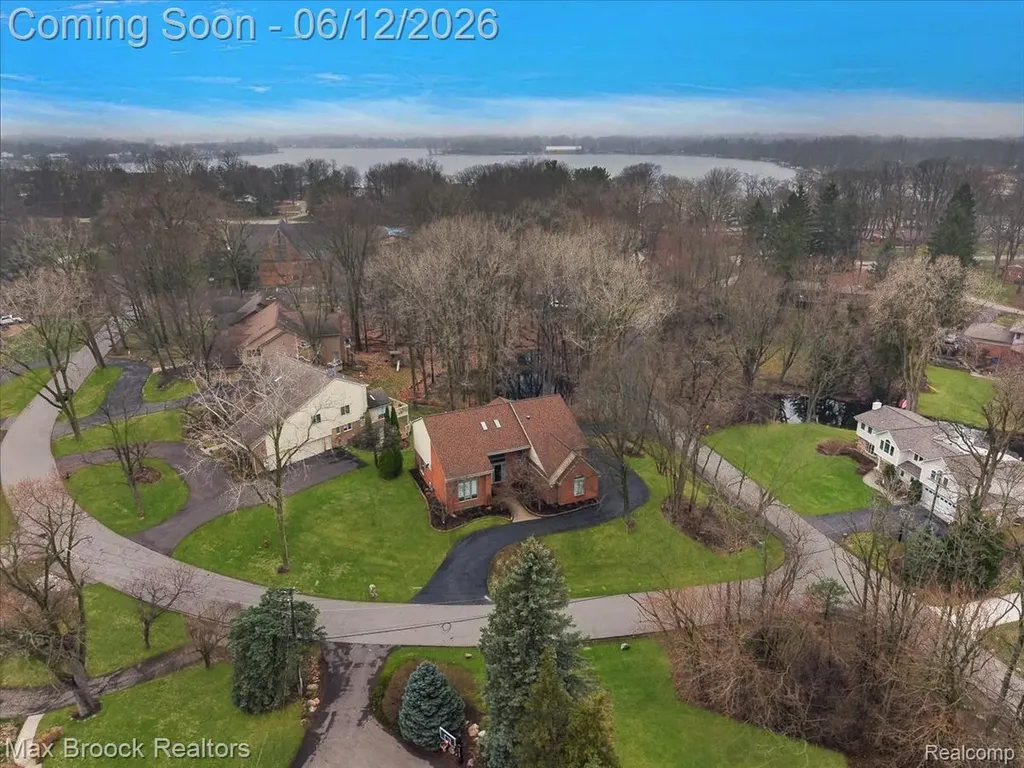 2295 Shore Hill Drive West Bloomfield Charter Township MI 48323
