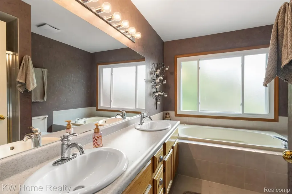 45095 Turnberry Court Canton Charter Township MI 48188