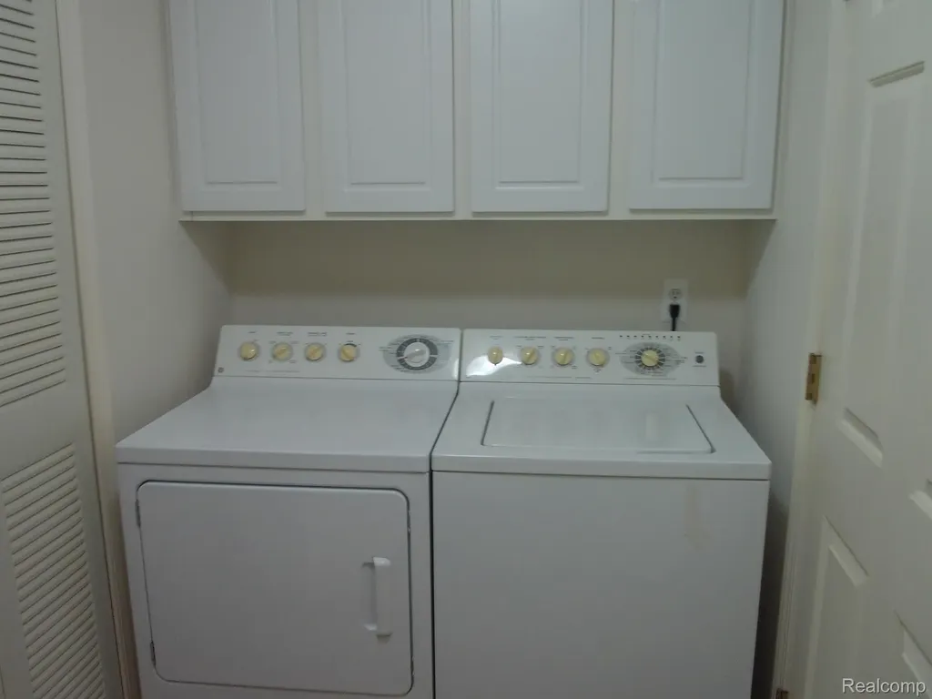 2009 Monarch Drive Shelby Charter Township MI 48316
