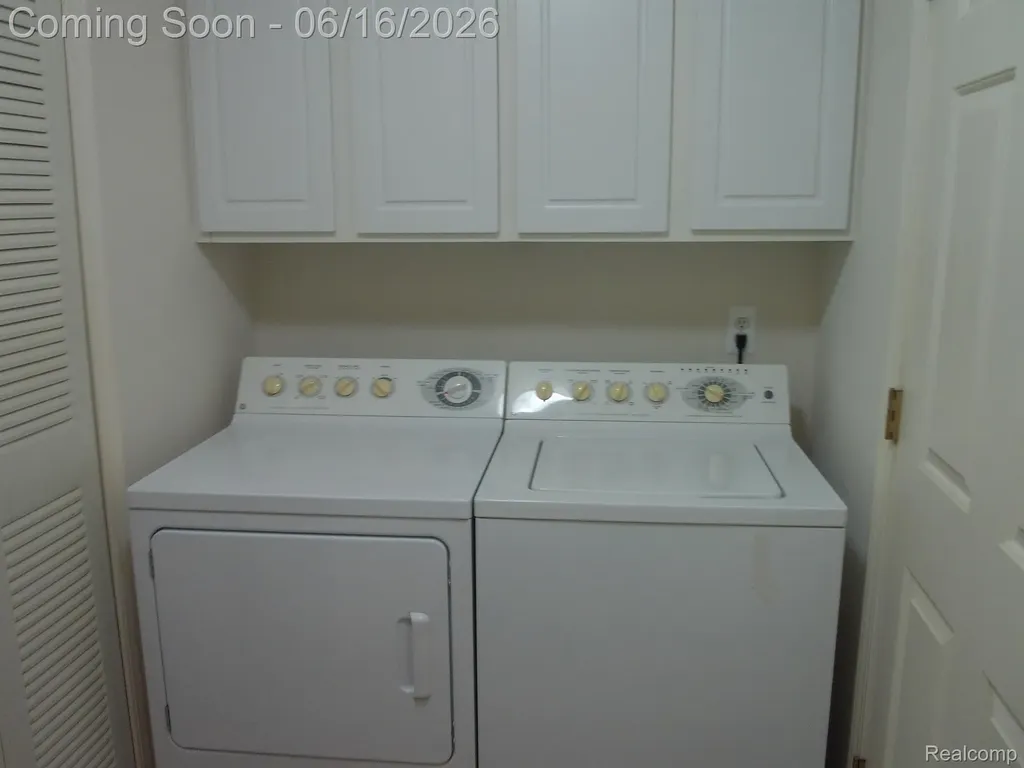 2009 Monarch Drive Shelby Charter Township MI 48316
