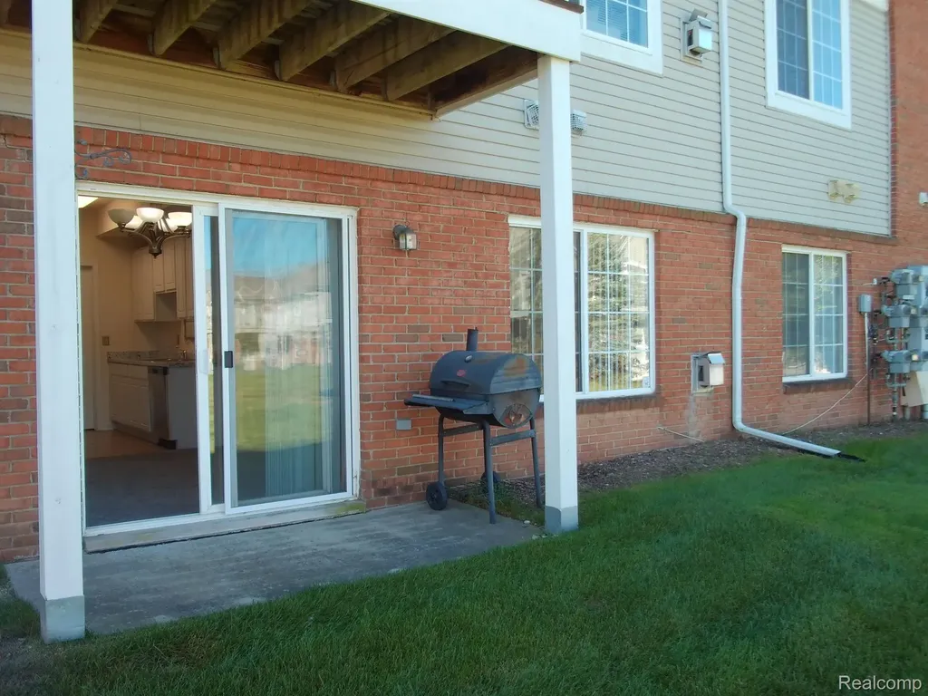 2009 Monarch Drive Shelby Charter Township MI 48316