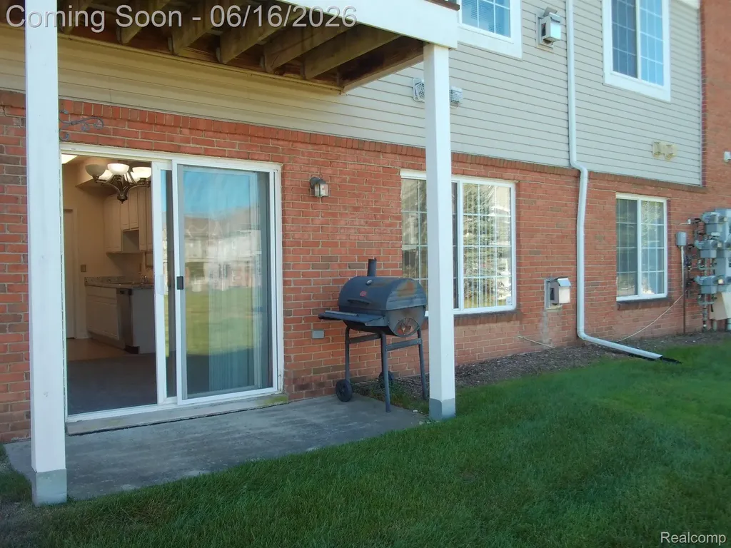 2009 Monarch Drive Shelby Charter Township MI 48316