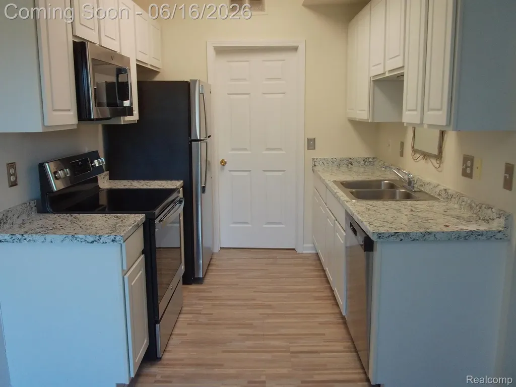 2009 Monarch Drive Shelby Charter Township MI 48316