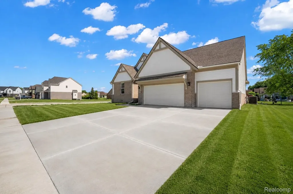 28324 Nadia Lane Chesterfield Township MI 48047