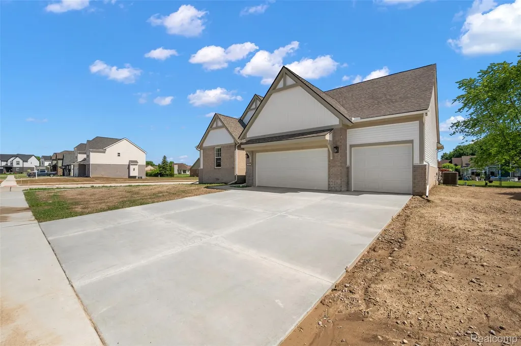 28324 Nadia Lane Chesterfield Township MI 48047