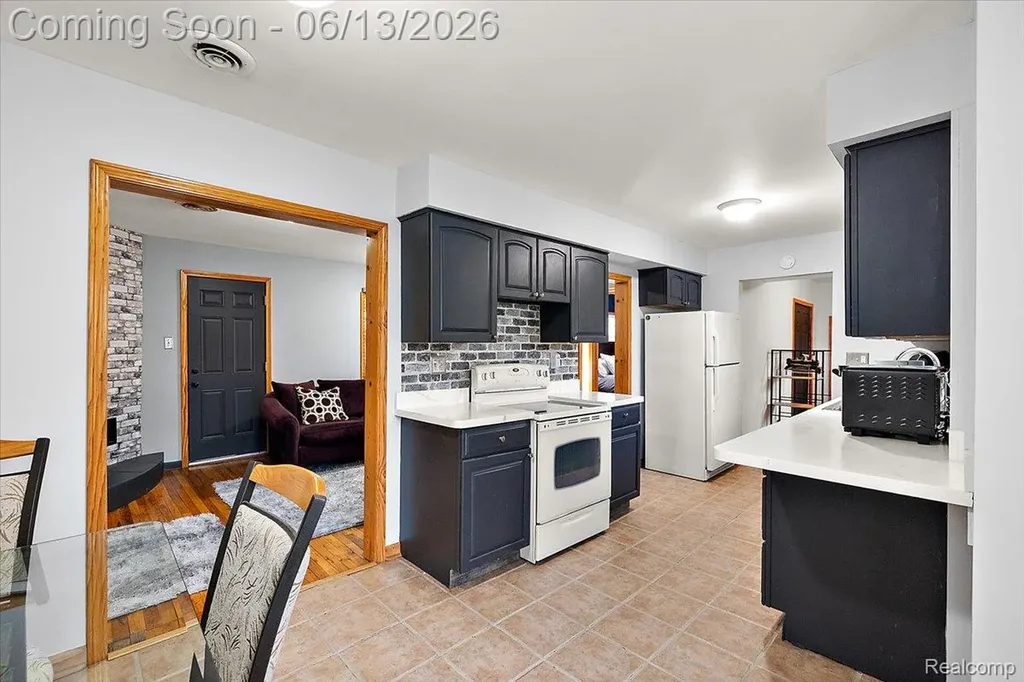 1920 E Saratoga Street Ferndale City MI 48220