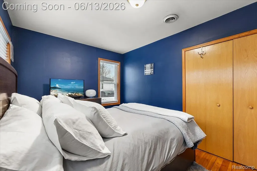 1920 E Saratoga Street Ferndale City MI 48220