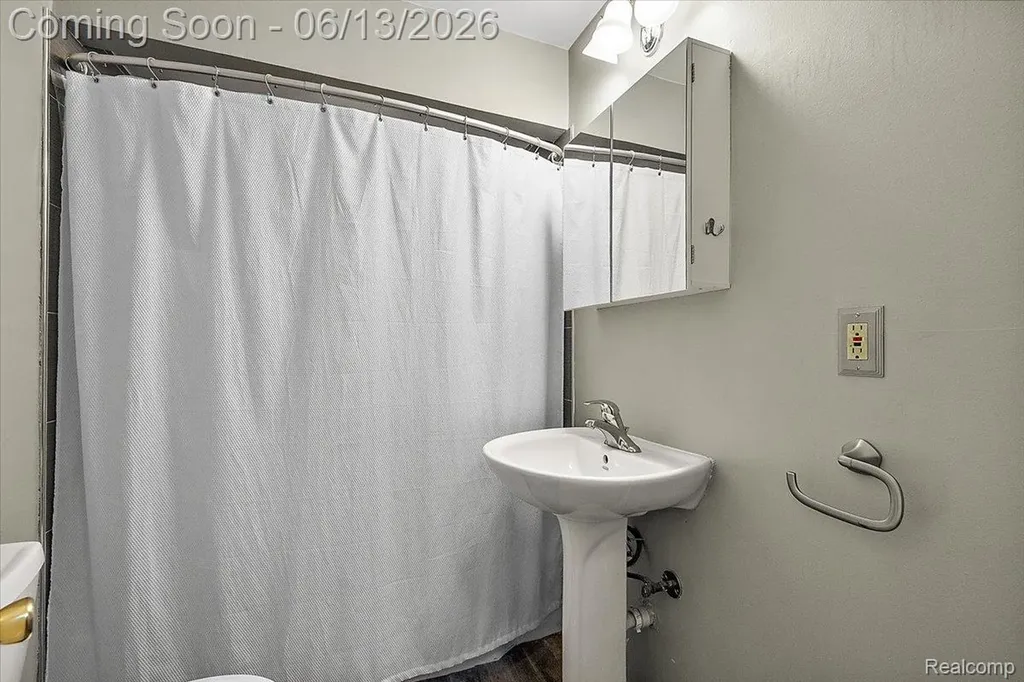 1920 E Saratoga Street Ferndale City MI 48220