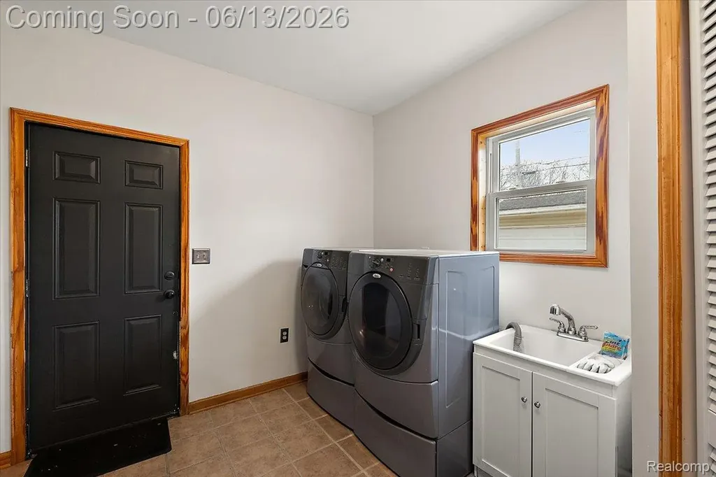 1920 E Saratoga Street Ferndale City MI 48220