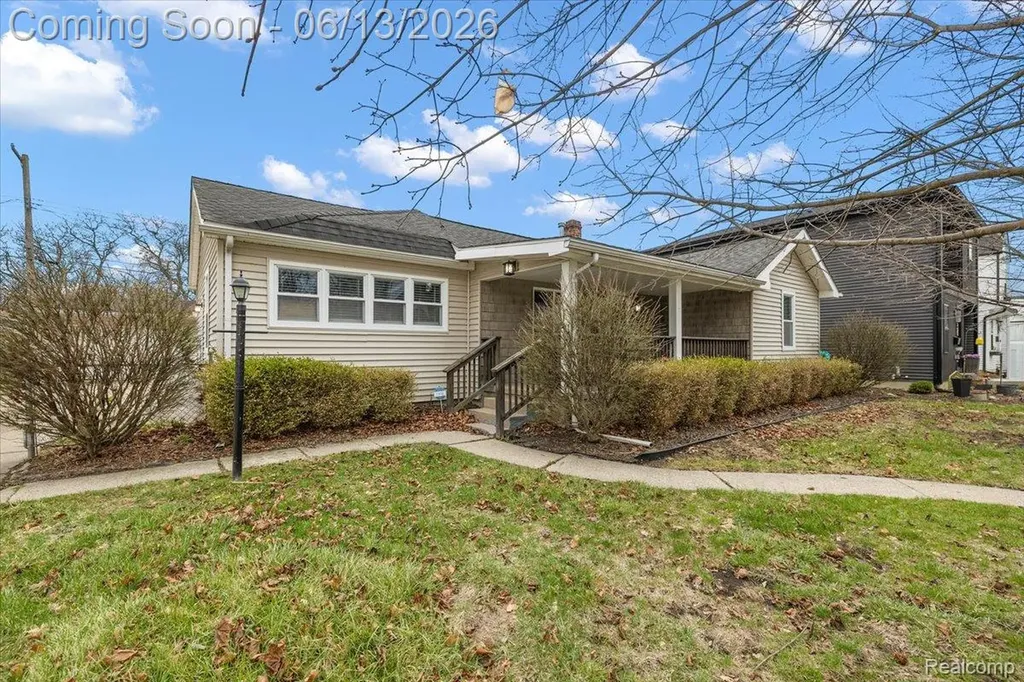 1920 E Saratoga Street Ferndale City MI 48220