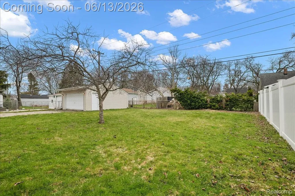 1920 E Saratoga Street Ferndale City MI 48220