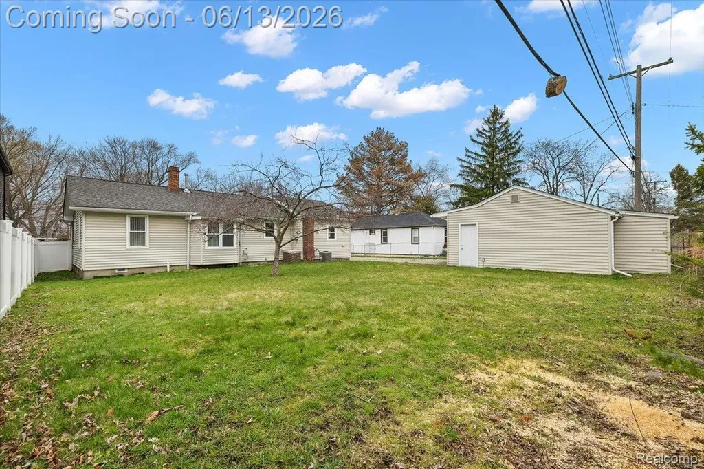 1920 E Saratoga Street Ferndale City MI 48220