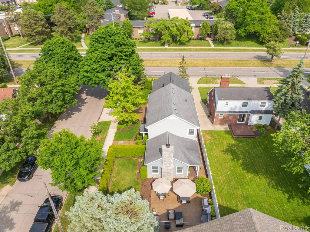 2872 Manchester Road Birmingham City MI 48009