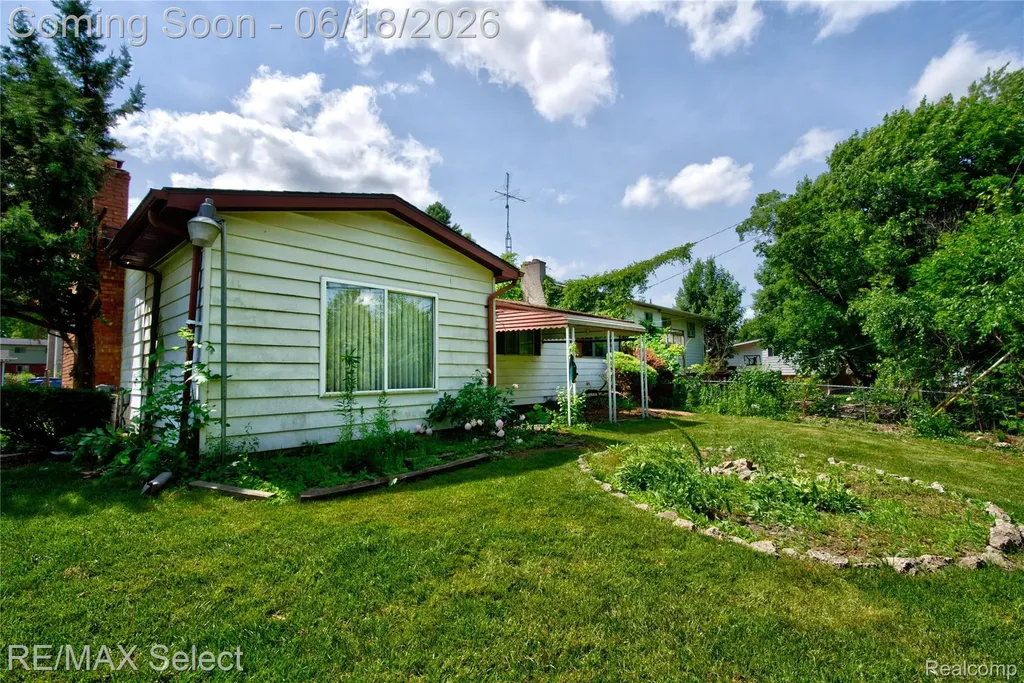 1005 Burlington Drive Flint City MI 48503