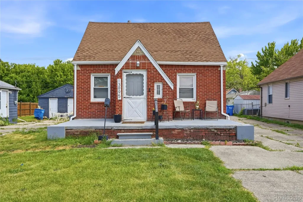 13995 Toepfer Road Warren City MI 48089