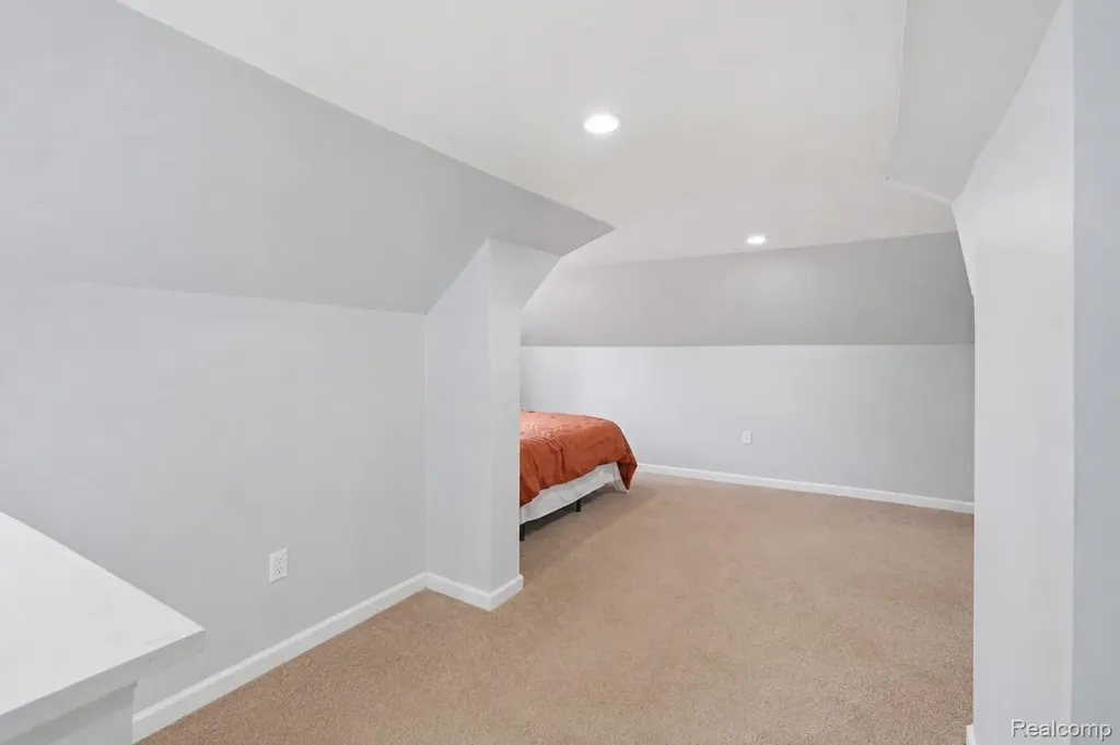13995 Toepfer Road Warren City MI 48089