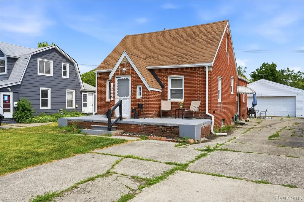 13995 Toepfer Road Warren City MI 48089