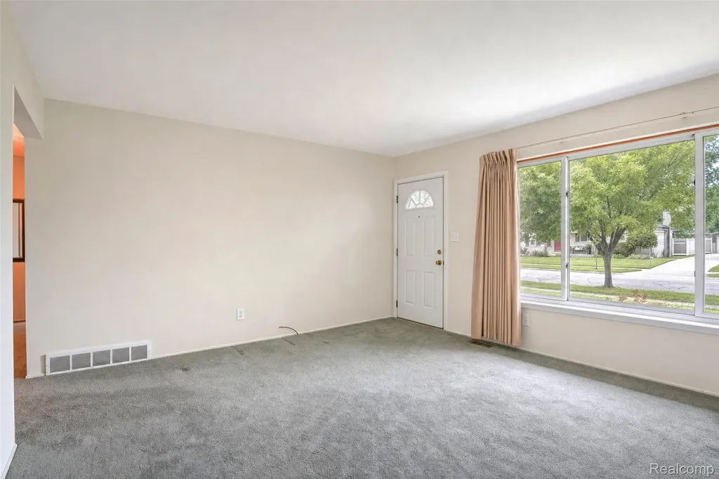 15032 Arcola Street Livonia City MI 48154