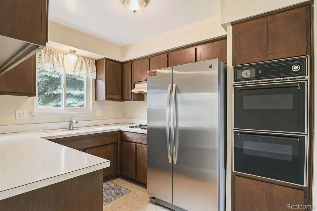 15032 Arcola Street Livonia City MI 48154