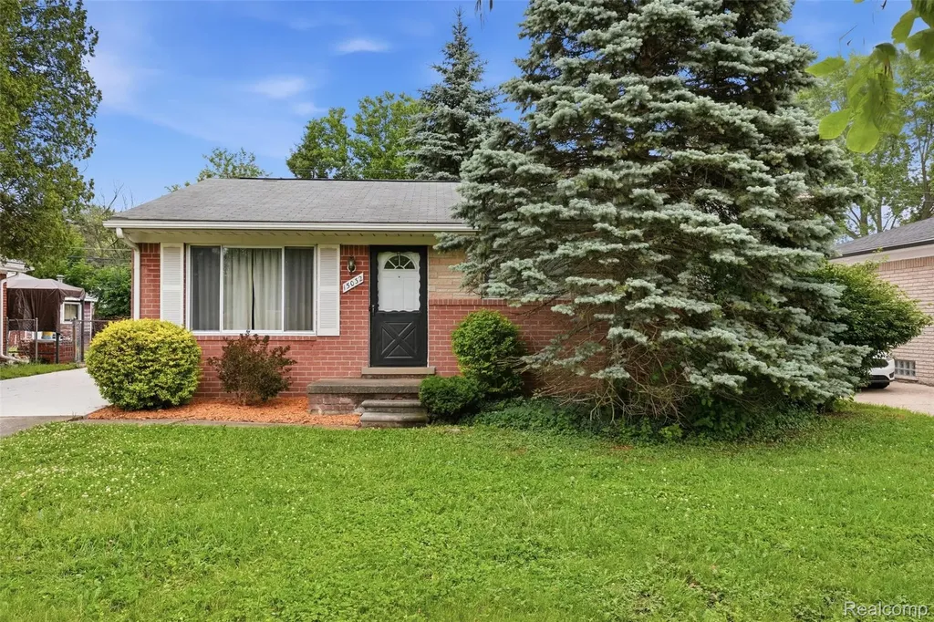 15032 Arcola Street Livonia City MI 48154