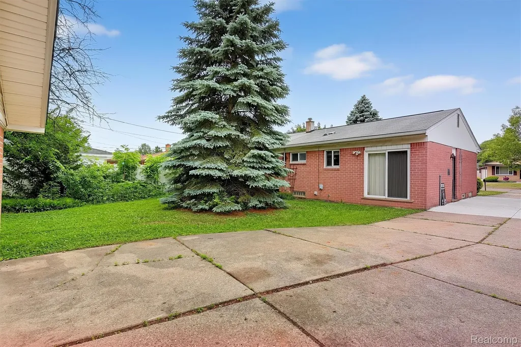 15032 Arcola Street Livonia City MI 48154