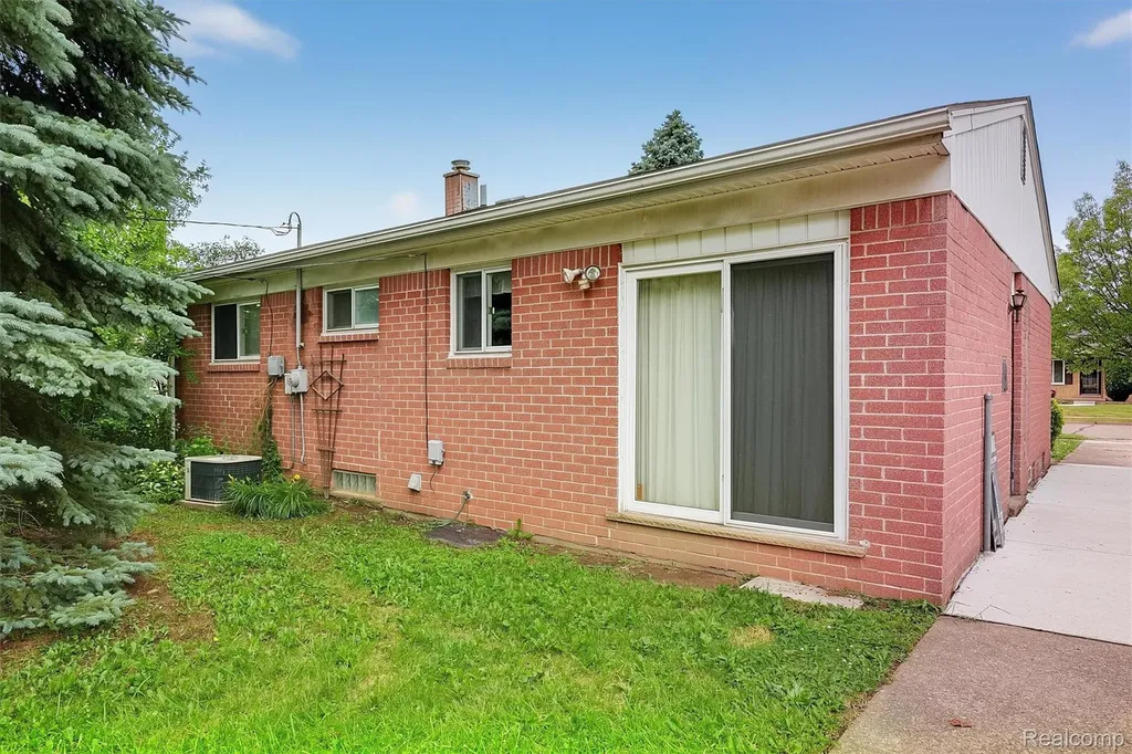 15032 Arcola Street Livonia City MI 48154