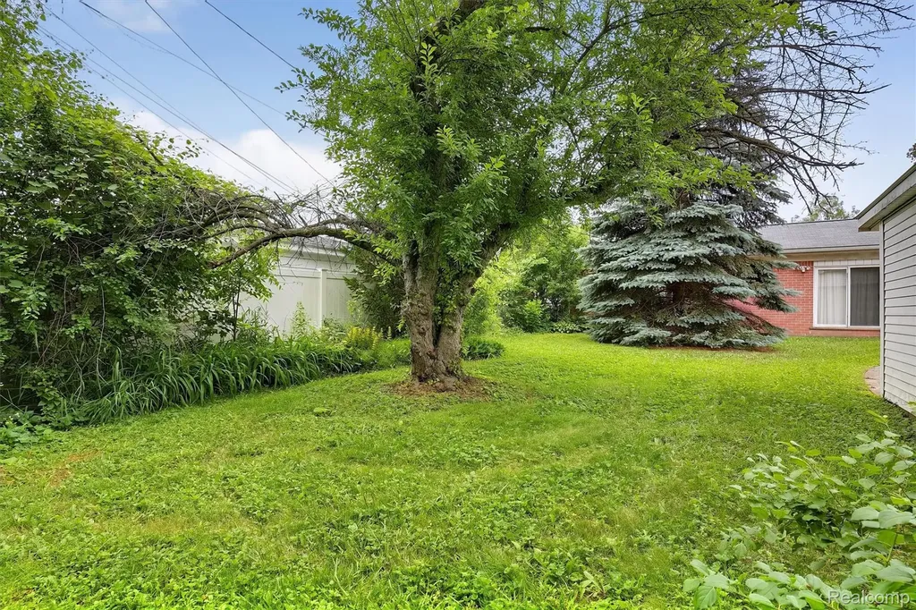 15032 Arcola Street Livonia City MI 48154
