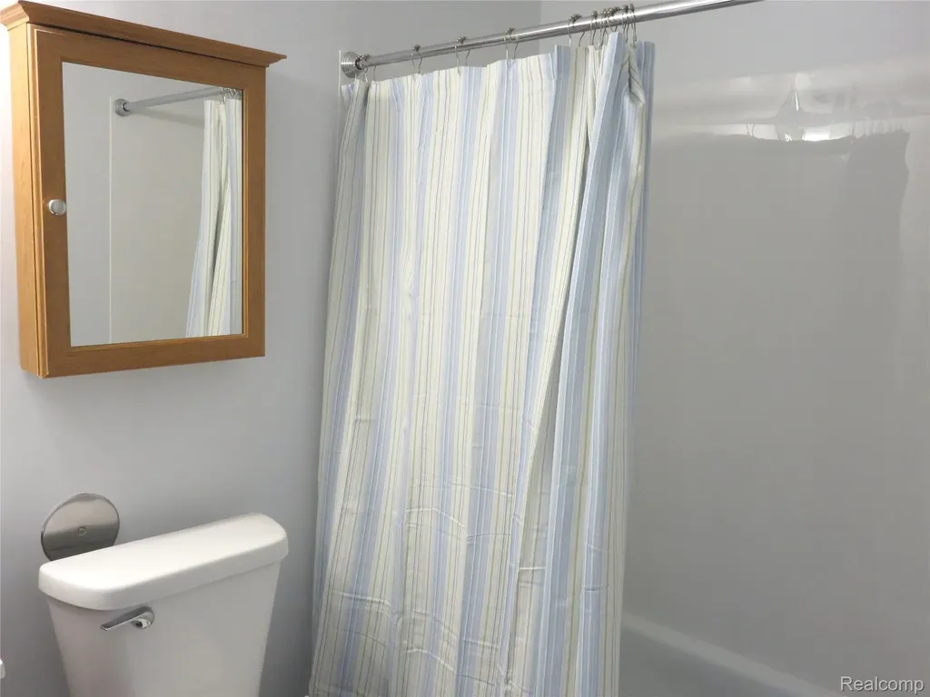 2662 Wildwood Court Lake Orion Village MI 48360