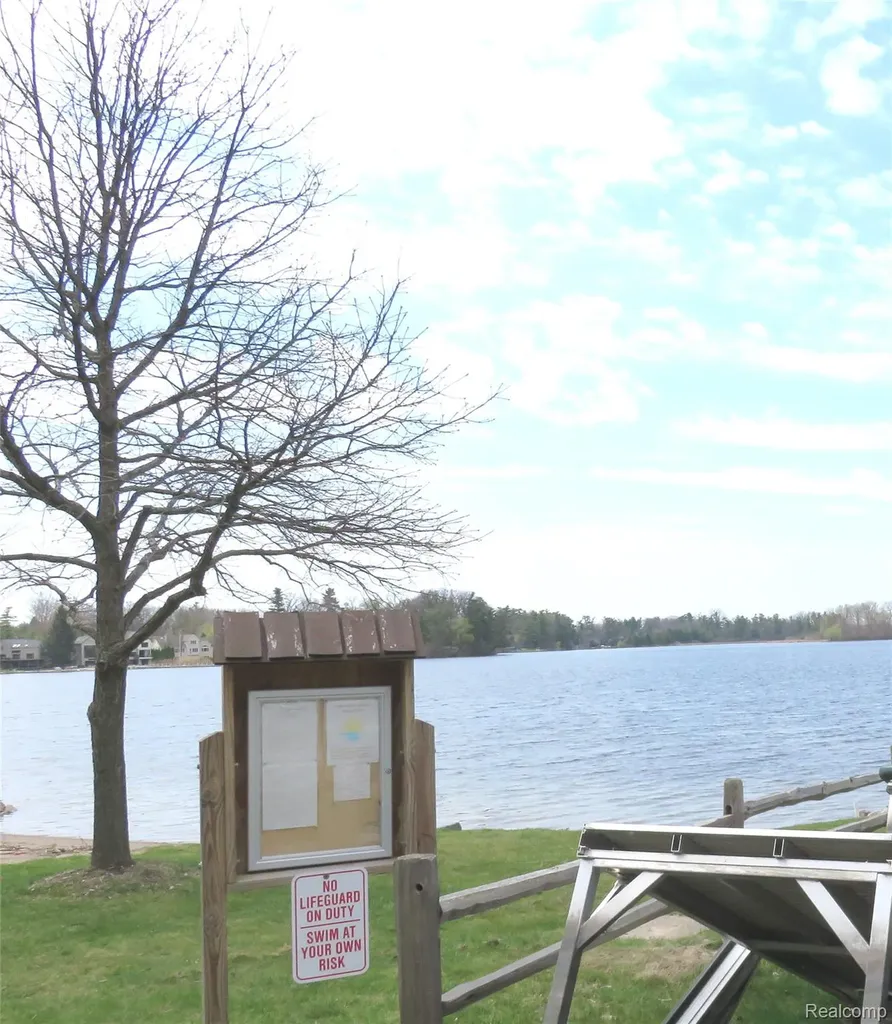 2662 Wildwood Court Lake Orion Village MI 48360