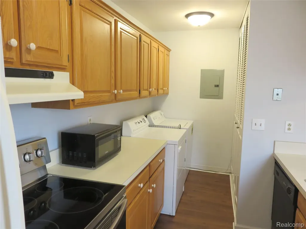 2662 Wildwood Court Lake Orion Village MI 48360