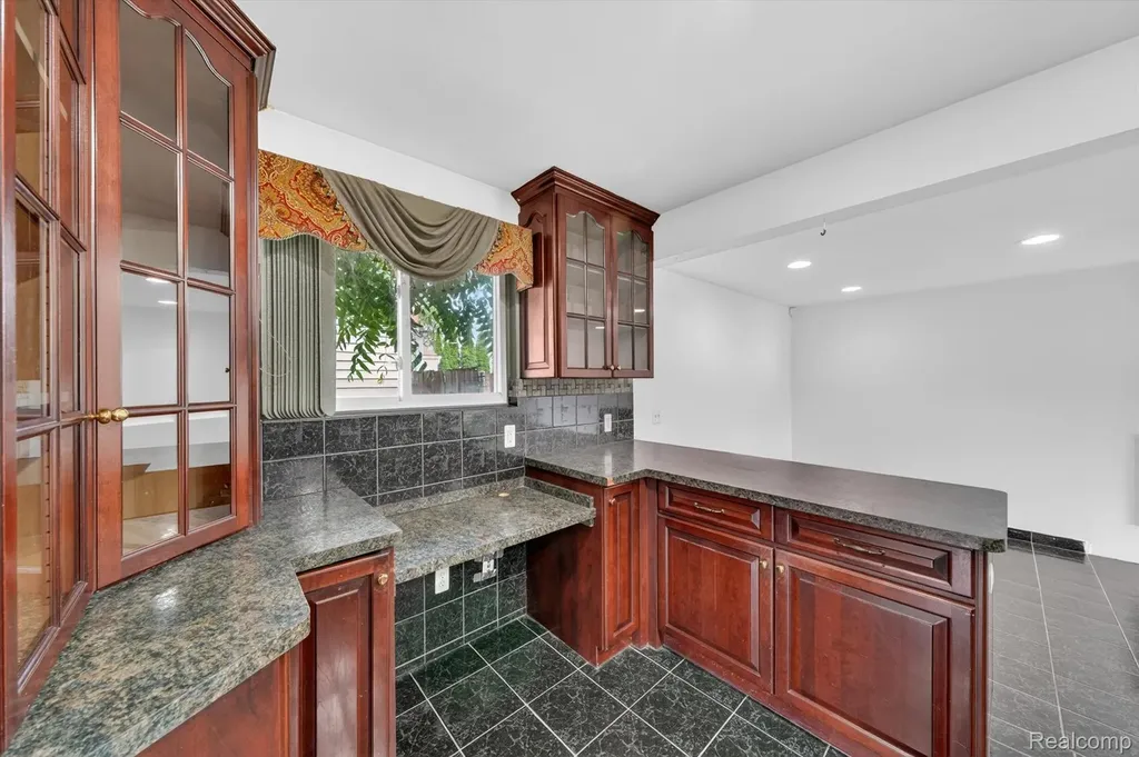 8452 Doncaster Sterling Heights City MI 48312