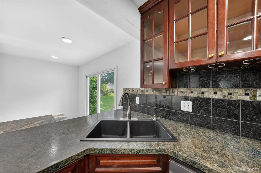 8452 Doncaster Sterling Heights City MI 48312