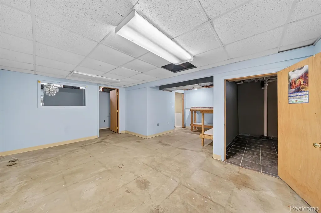 8452 Doncaster Sterling Heights City MI 48312