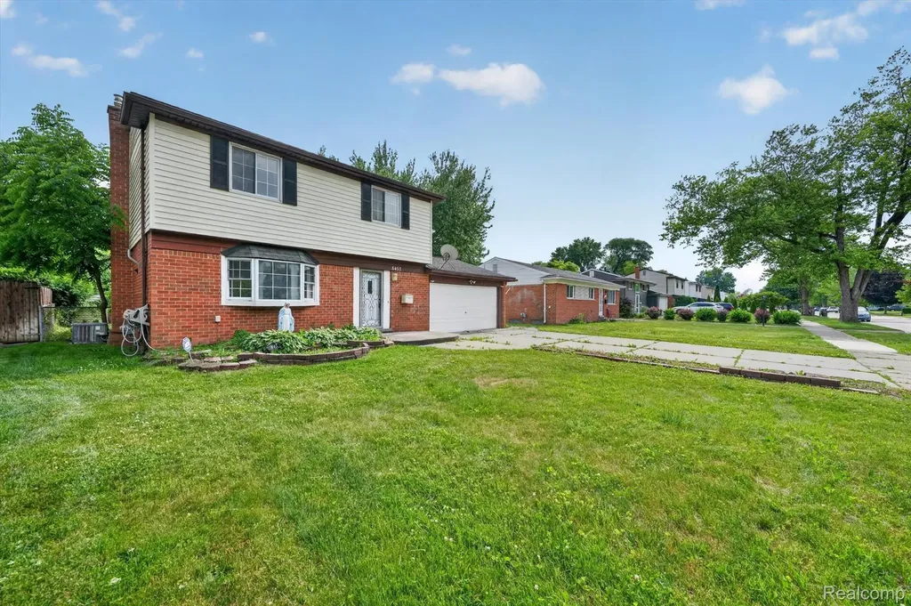 8452 Doncaster Sterling Heights City MI 48312