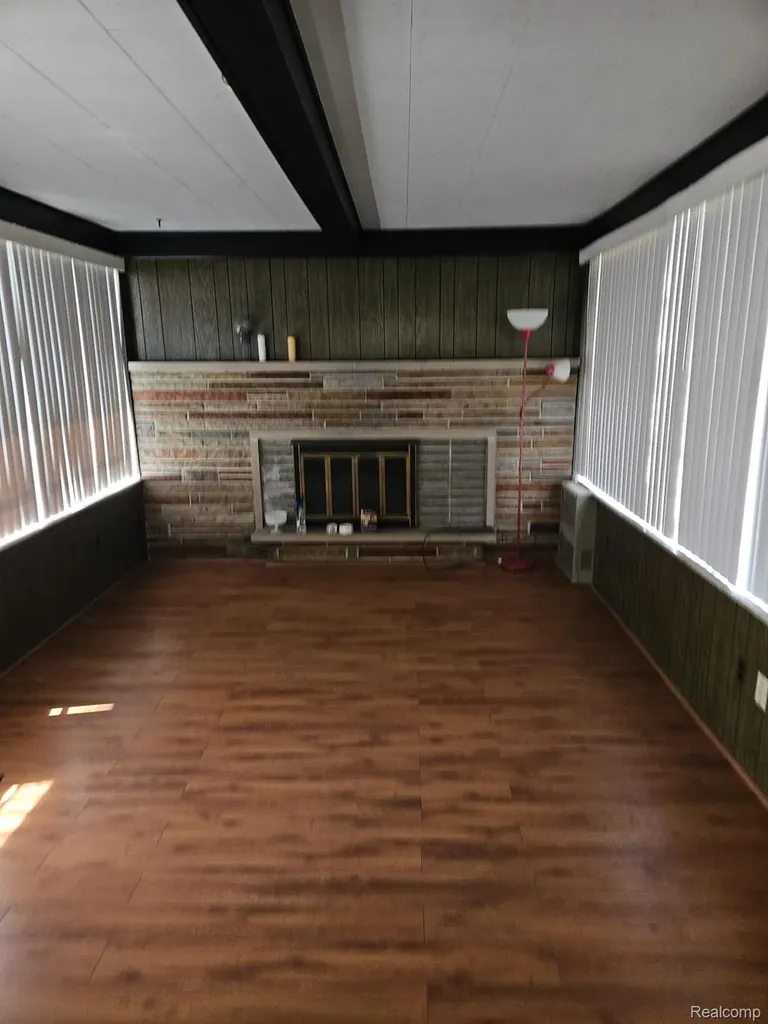 28661 Panama Street Warren City MI 48092