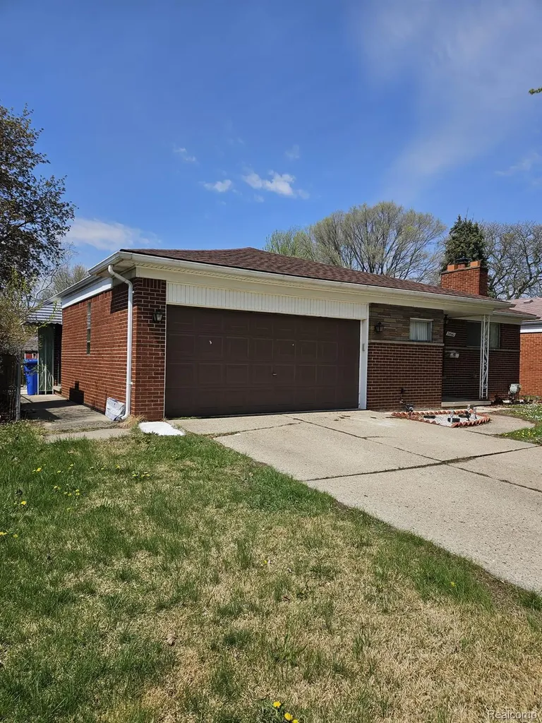 28661 Panama Street Warren City MI 48092