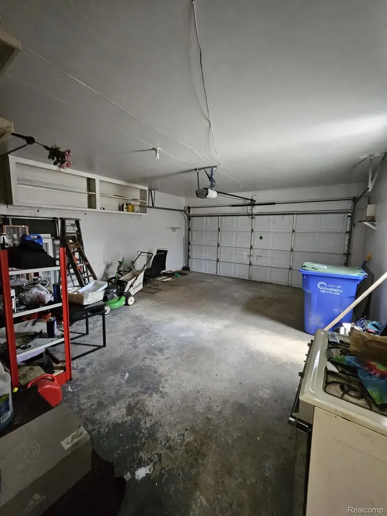 28661 Panama Street Warren City MI 48092