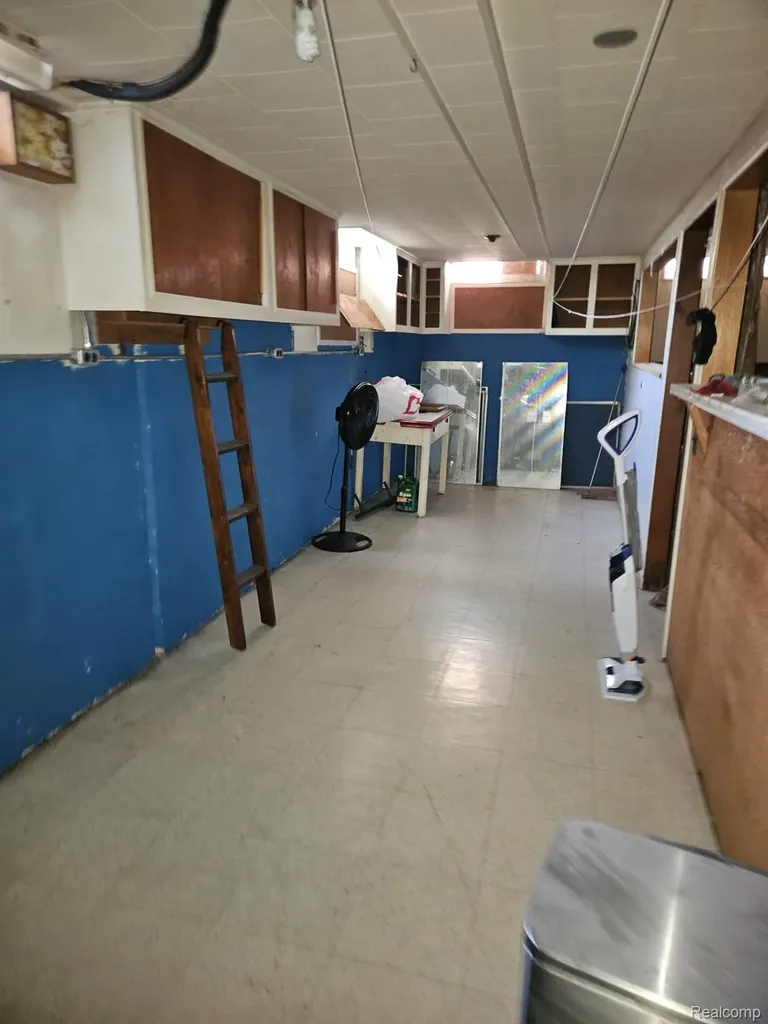 28661 Panama Street Warren City MI 48092
