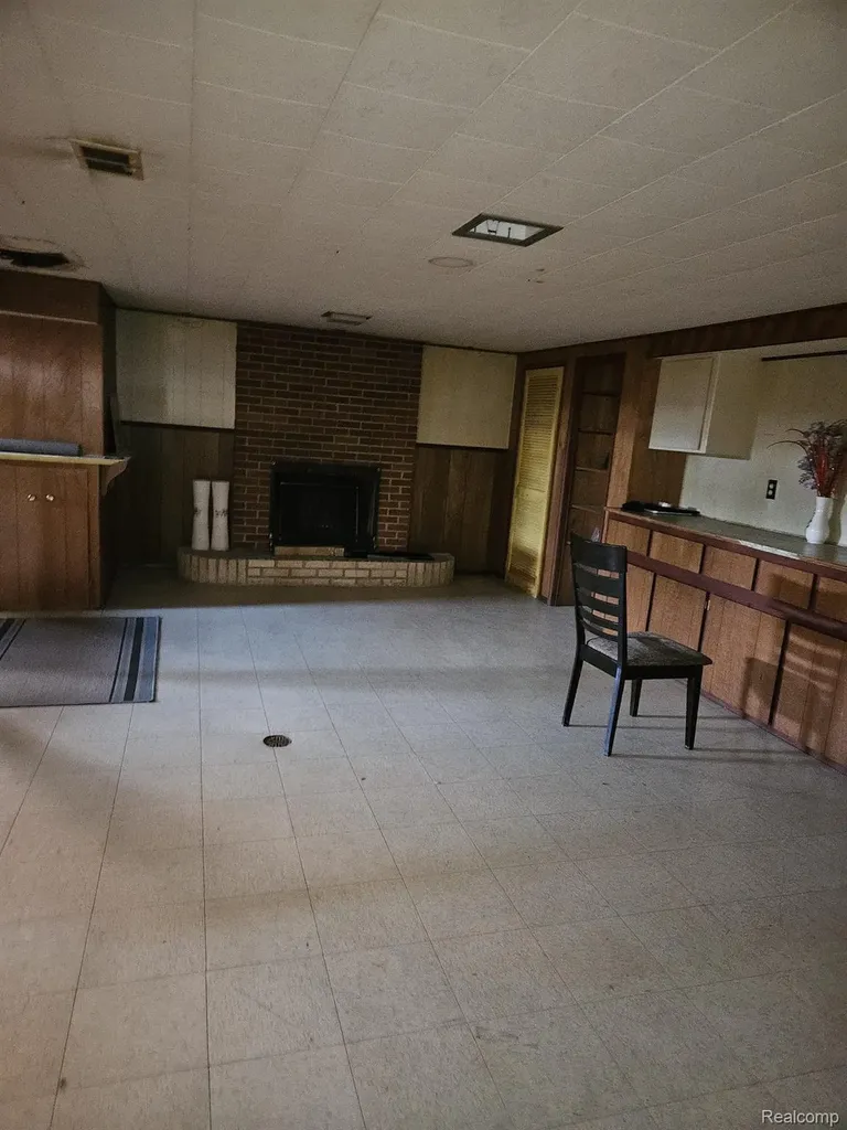 28661 Panama Street Warren City MI 48092