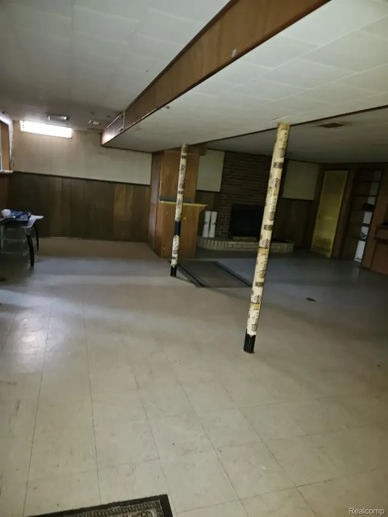 28661 Panama Street Warren City MI 48092