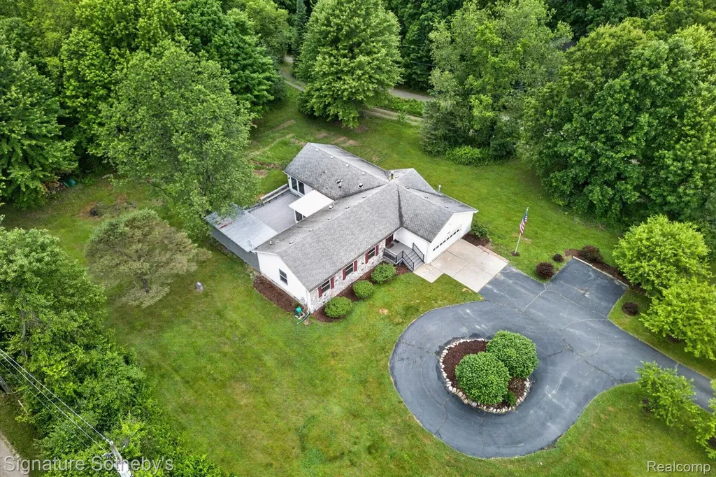 2240 Hidden Lake Trail Brandon Charter Township MI 48462