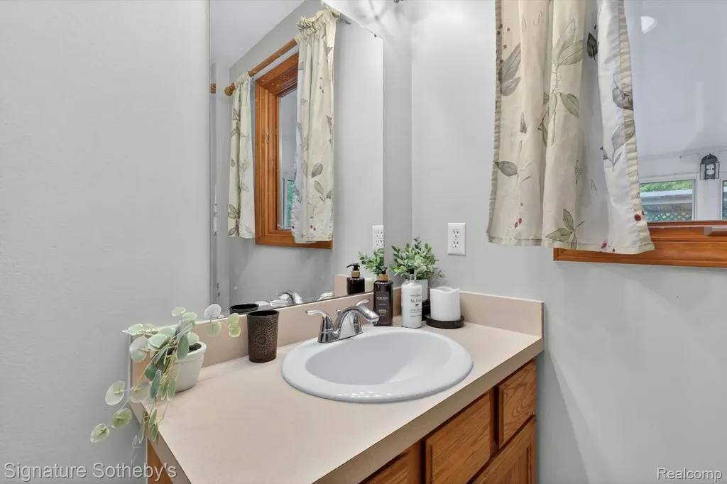 2240 Hidden Lake Trail Brandon Charter Township MI 48462