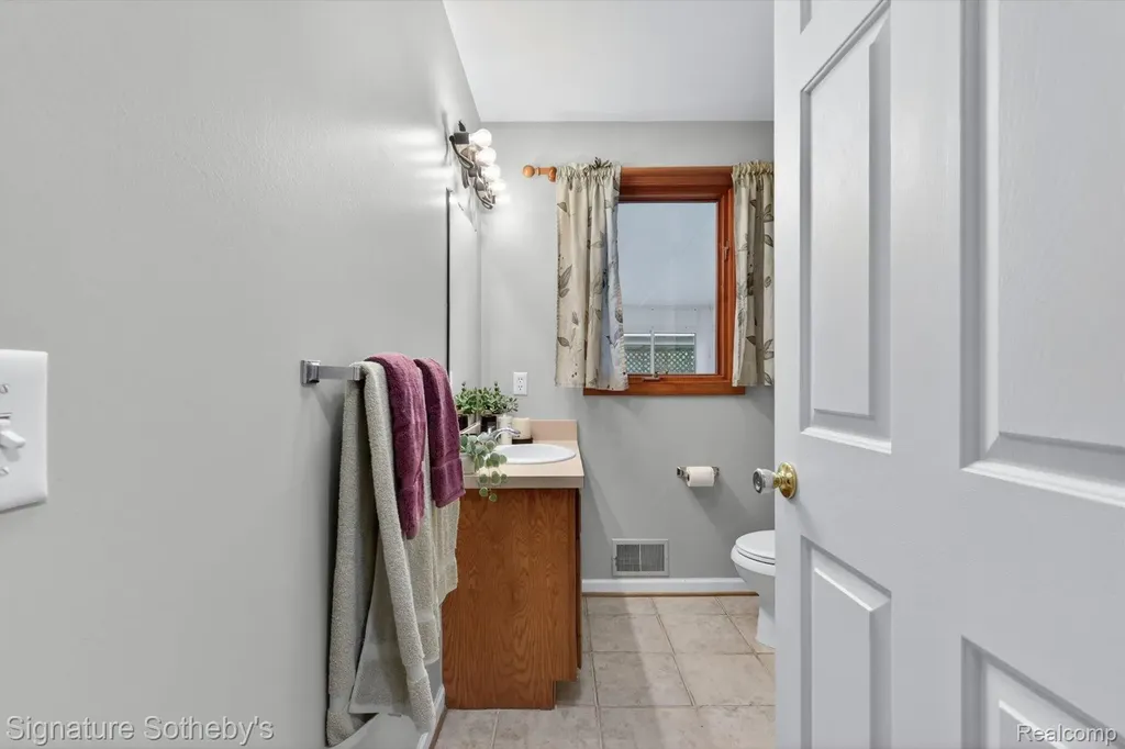 2240 Hidden Lake Trail Brandon Charter Township MI 48462