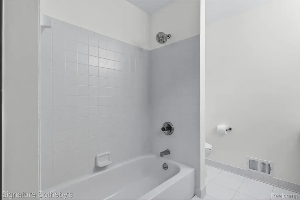 2240 Hidden Lake Trail Brandon Charter Township MI 48462